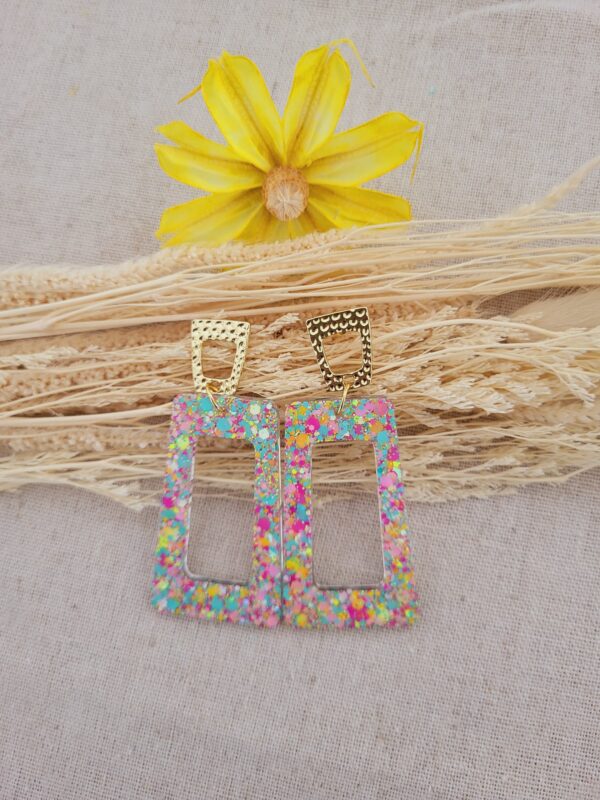 Boucles femme tendance en résine