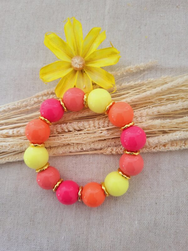Bracelet tendance femme en perles acryliques