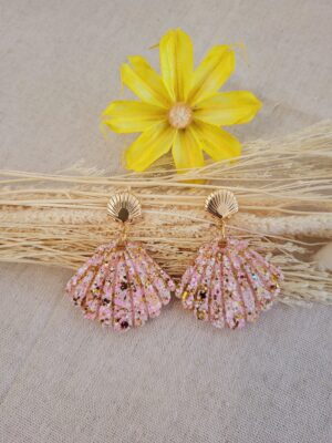 Boucles tendance coquillage en résine