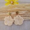 Boucles femme tendances en résine