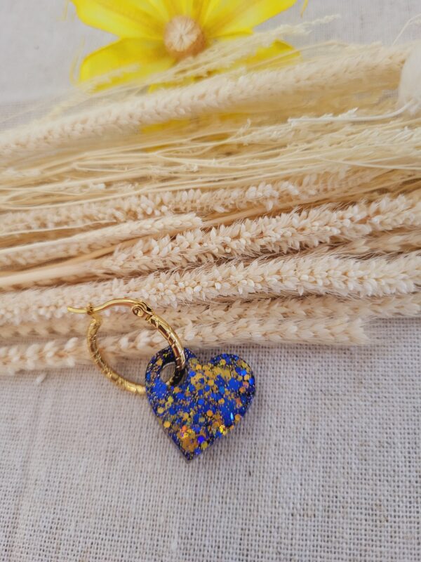 Bijoux boucles en résine coeur