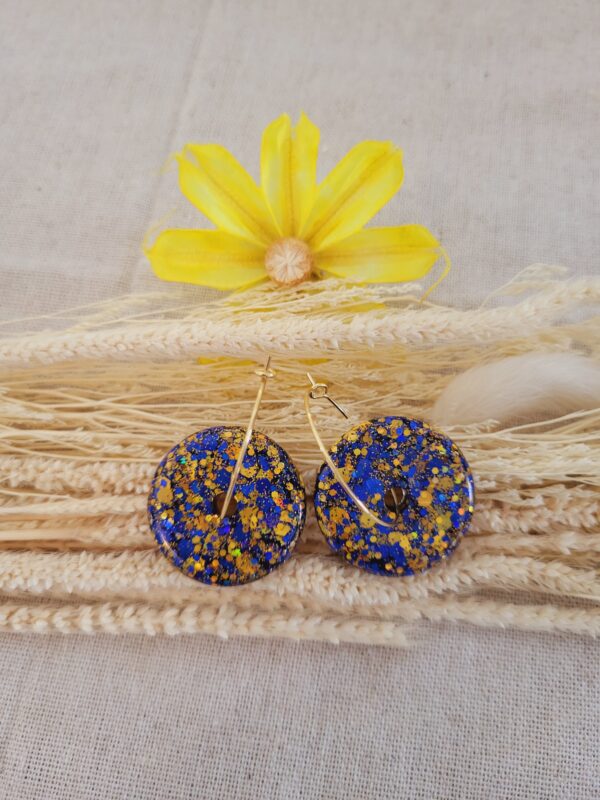 Boucles femme en résine bleu et jaune