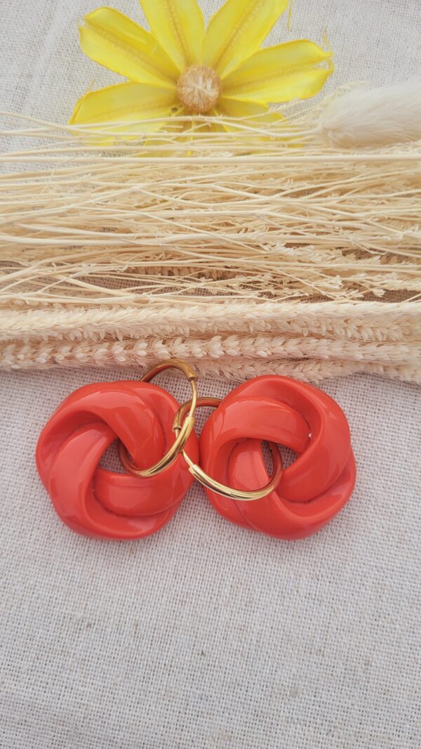 Boucles femme tendance en résine