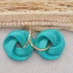 Boucles femme tendance en résine