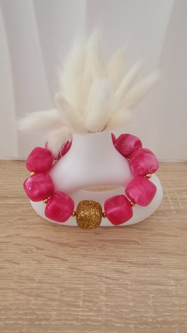 Bracelet femme tendance en perles cubiques