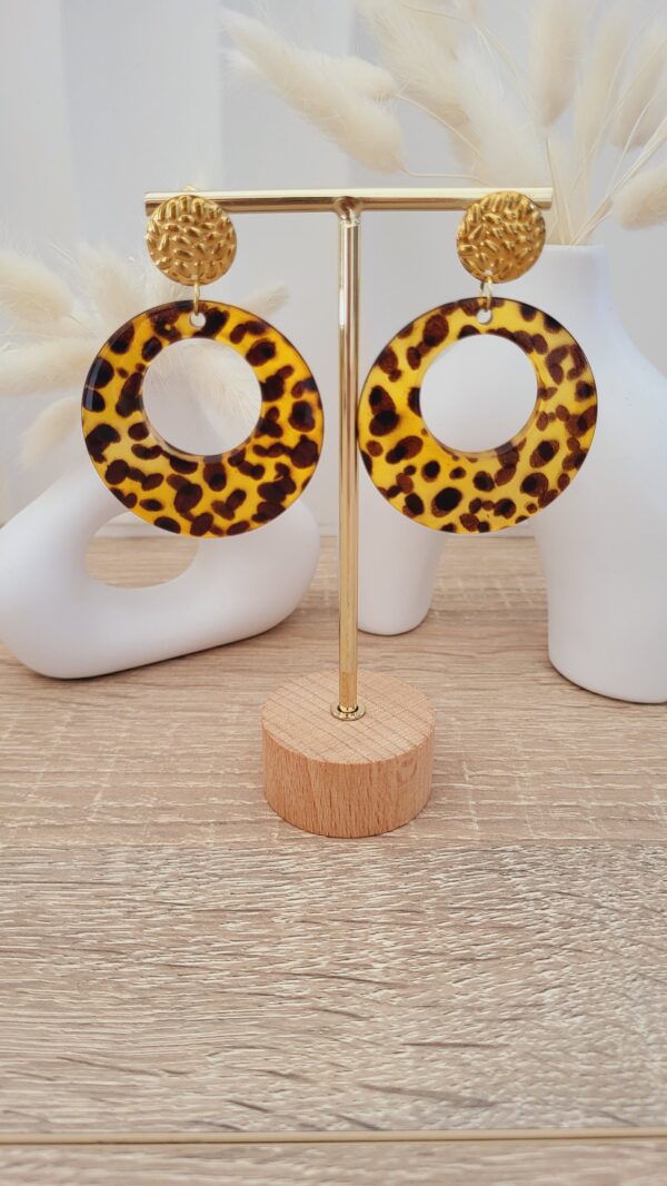 Modèle de boucles femme léopard