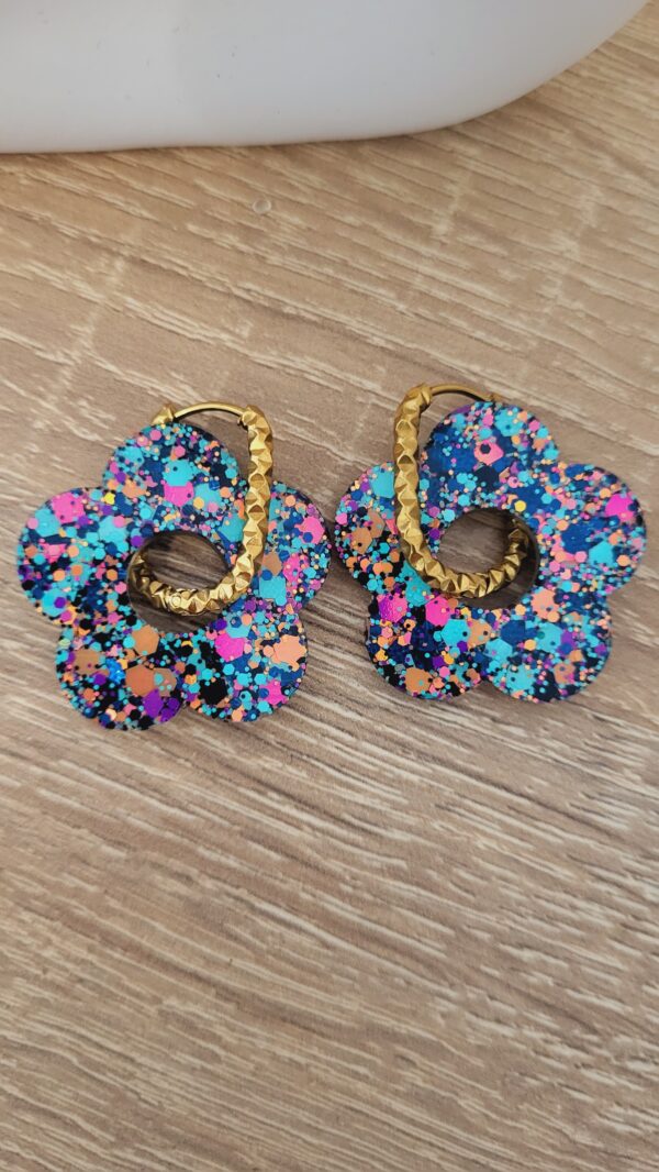 Boucles femme tendance en résine